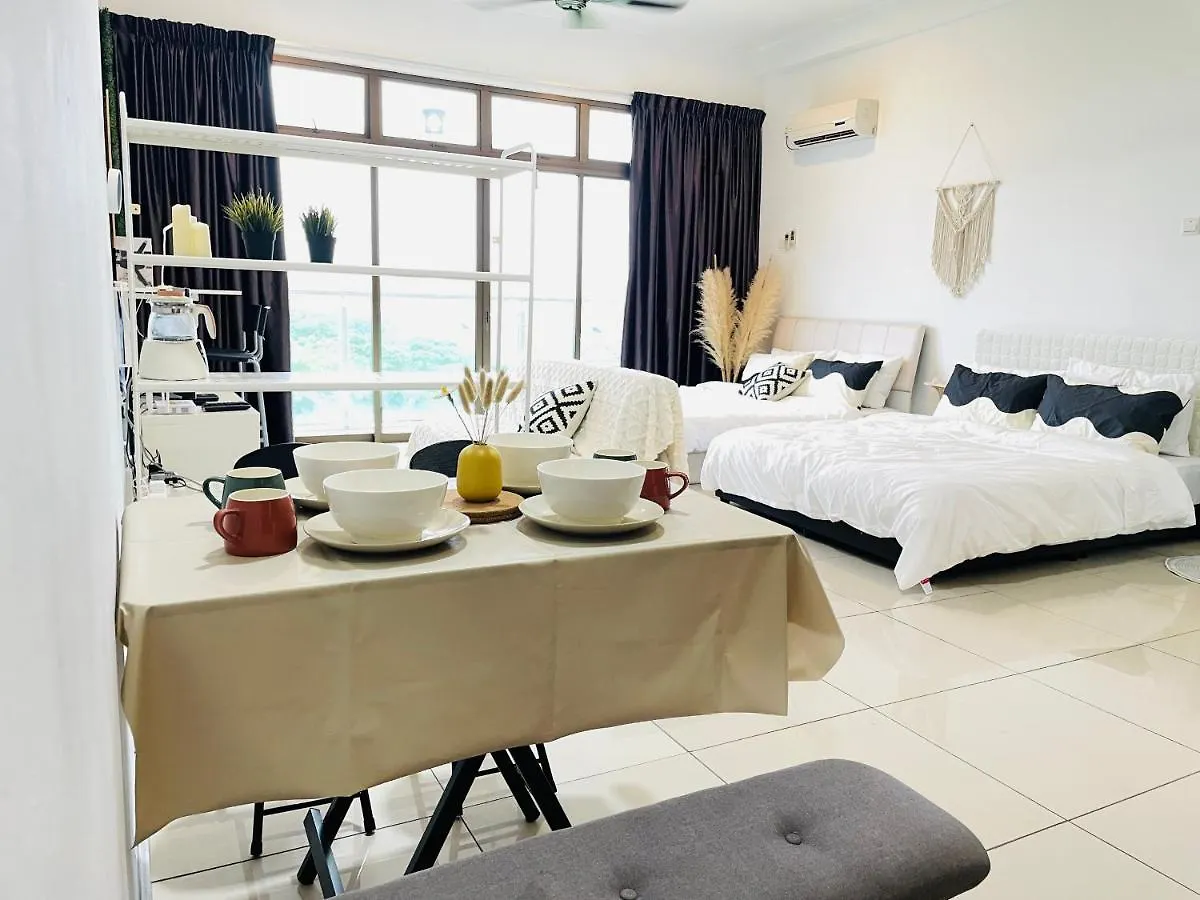 Palazio Mount Austin Studio With Balcony 4 Plus 1Pax With Tv Box 5Mins Aeon 3A06 Johor Bahru 0*,