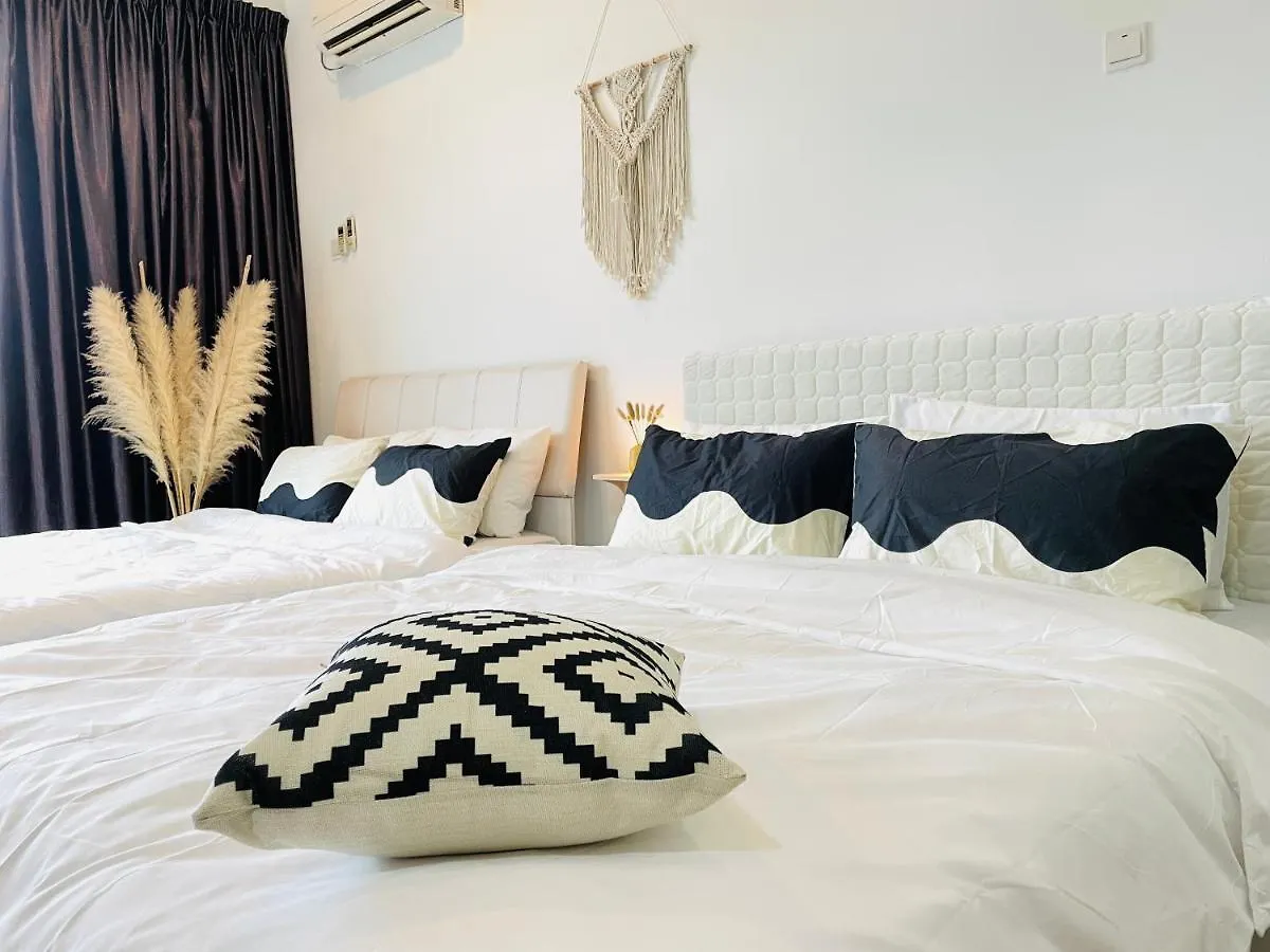 Apartment Palazio Mount Austin Studio With Balcony 4 Plus 1Pax With Tv Box 5Mins Aeon 3A06 Johor Bahru