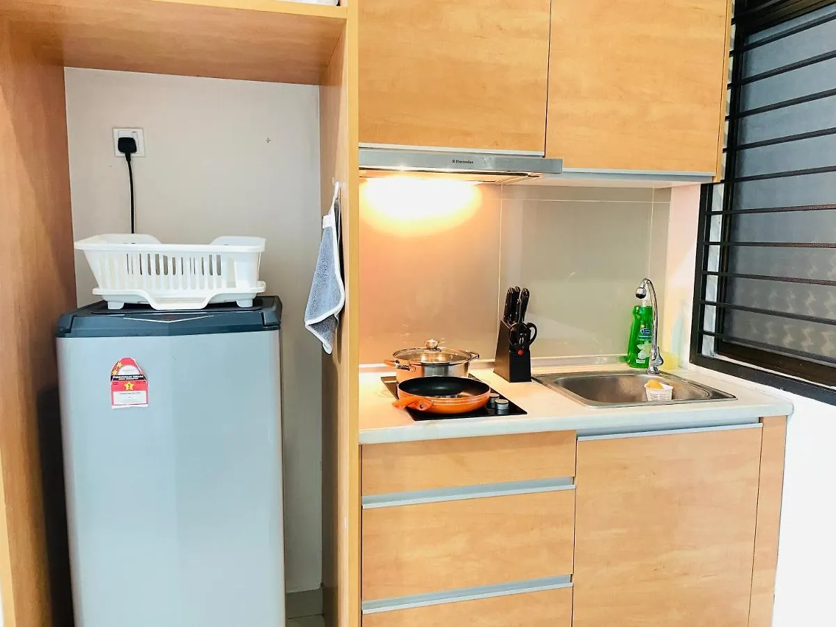 Palazio Mount Austin Studio With Balcony 4 Plus 1Pax With Tv Box 5Mins Aeon 3A06 Johor Bahru