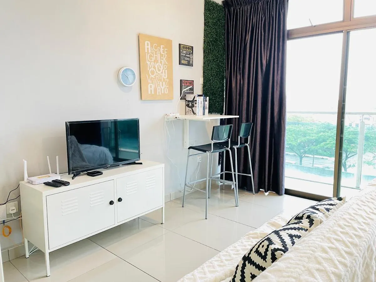 Apartment Palazio Mount Austin Studio With Balcony 4 Plus 1Pax With Tv Box 5Mins Aeon 3A06 Johor Bahru
