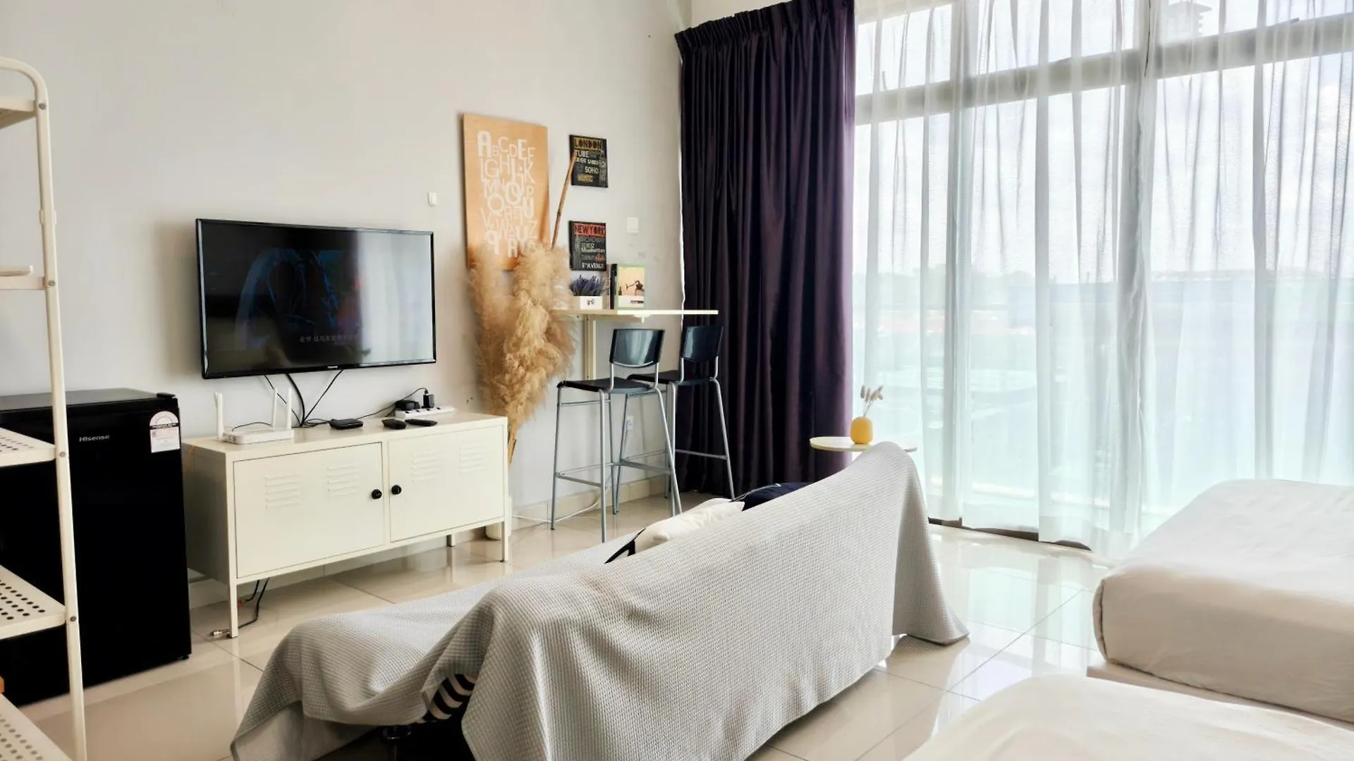 Palazio Mount Austin Studio With Balcony 4 Plus 1Pax With Tv Box 5Mins Aeon 3A06 Johor Bahru 0*,  Malaysia